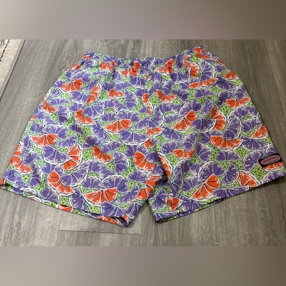 Vineyard Vines Swim Trunks in Vibrant Purple and Orange Slices Print Size XL - Picture 1 of 6